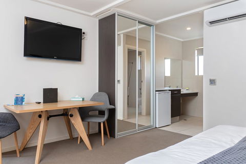 Mick O\'Sheas - Perths Hotel 1