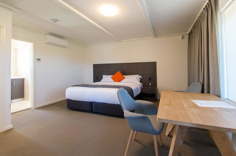 Mick O\'Sheas - Perths Hotel 29