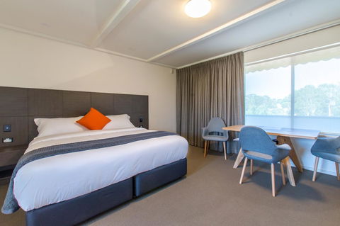 Mick O\'Sheas - Perths Hotel 16