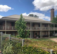 Clare Central - Perths Hotel