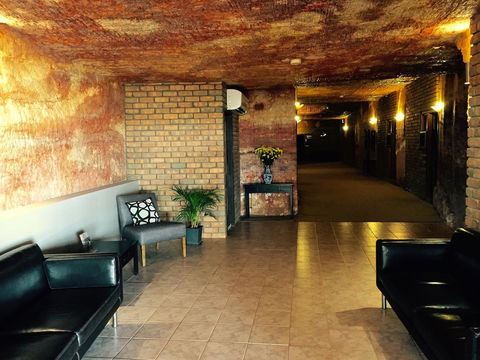 The Lookout Cave Underground Motel - Perths Hotel 18
