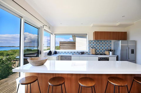 Culburra Beachhouse - Perths Hotel 13