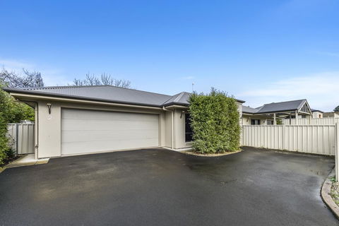 Accommodation On Lansell 2 - Perths Hotel 7