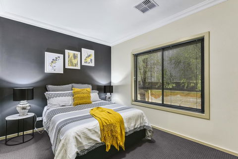 Accommodation On Lansell 2 - Perths Hotel 12