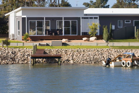 Villa Serra - Perths Hotel 11