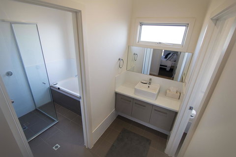 Villa Serra - Perths Hotel 10