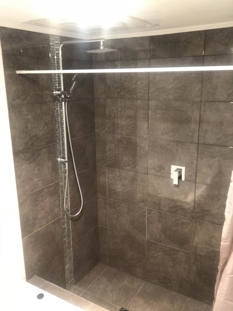 Lakeside - Perths Hotel 8