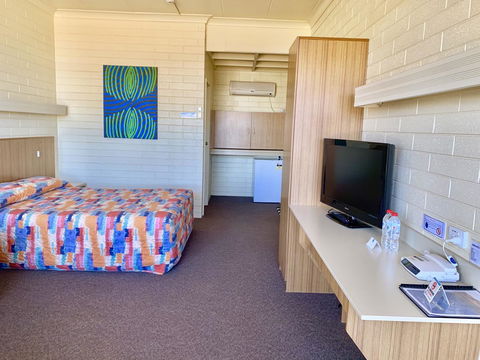 Opal Inn Hotel, Motel, Caravan Park - Perths Hotel 33