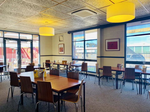 Opal Inn Hotel, Motel, Caravan Park - Perths Hotel 28