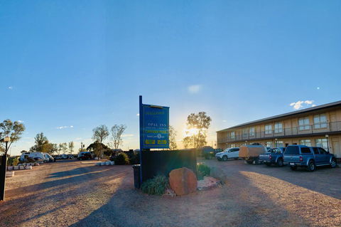 Opal Inn Hotel, Motel, Caravan Park - Perths Hotel 41