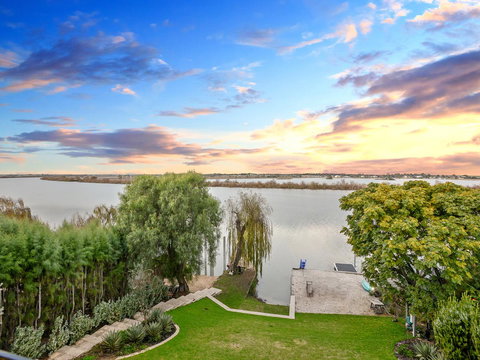 Muse On The Murray - Perths Hotel 14