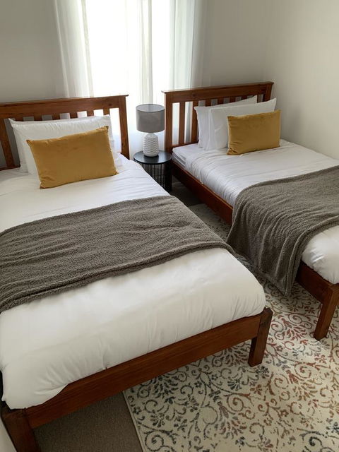 Sunshine Four - Perths Hotel 36