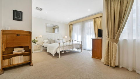 GOUGER 265 - Perths Hotel 12