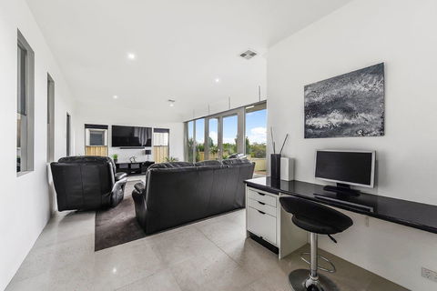 KENNEDY EXECUTIVE TOWNHOUSE - Perths Hotel 16