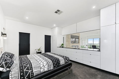 KENNEDY EXECUTIVE TOWNHOUSE - Perths Hotel 11