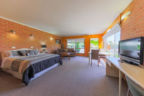 Country Roads Motor Inn Naracoorte - Perths Hotel 3