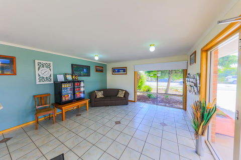 Country Roads Motor Inn Naracoorte - Perths Hotel 37