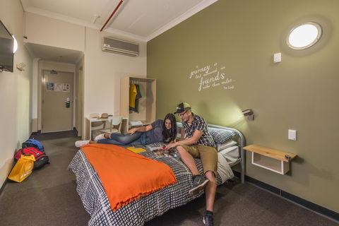 YHA Adelaide Central - Perths Hotel 36