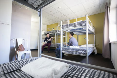 YHA Adelaide Central - Perths Hotel 13
