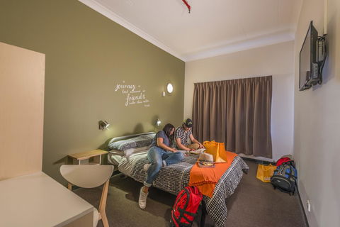 YHA Adelaide Central - Perths Hotel 39