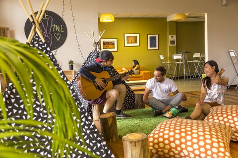 YHA Adelaide Central - Perths Hotel 26