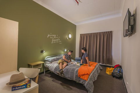 YHA Adelaide Central - Perths Hotel 41