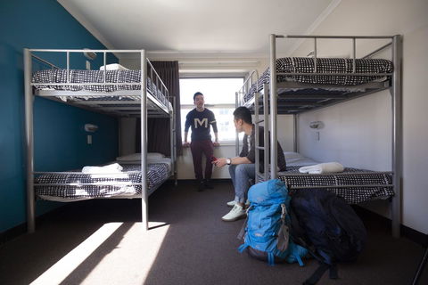YHA Adelaide Central - Perths Hotel 10