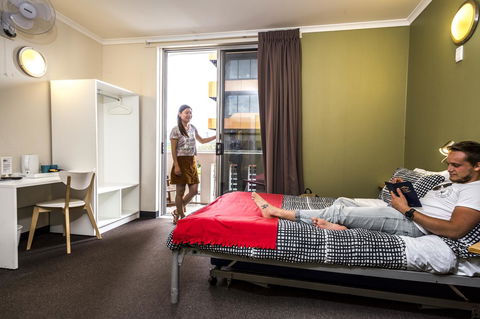 YHA Adelaide Central - Perths Hotel 22