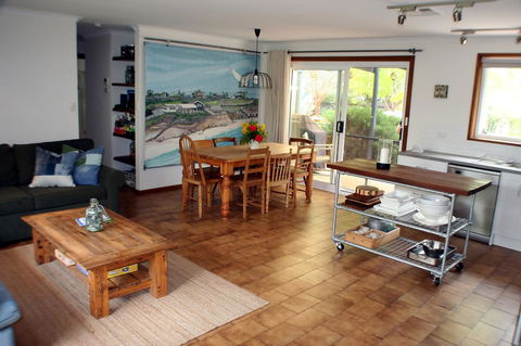 A2@Port Willy - Perths Hotel 0