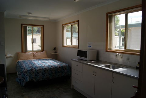 Ardrossan Caravan Park - Perths Hotel 14