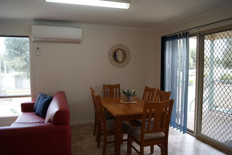 Ardrossan Caravan Park - Perths Hotel 12