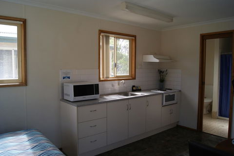 Ardrossan Caravan Park - Perths Hotel 6
