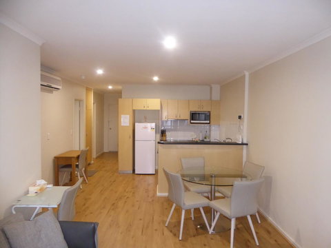 ADELAIDE CENTRAL APARTMENT - 3BR, 2BATH & CARPARK - Perths Hotel 8