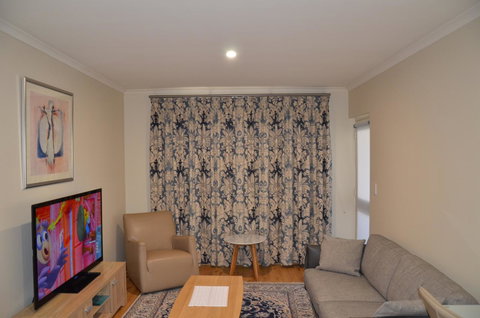 ADELAIDE CENTRAL APARTMENT - 3BR, 2BATH & CARPARK - Perths Hotel 1