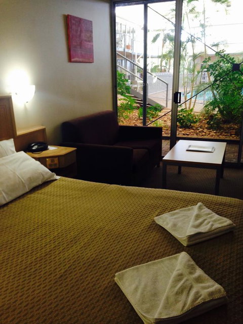 Nightcap At Roxby Downs - Perths Hotel 1