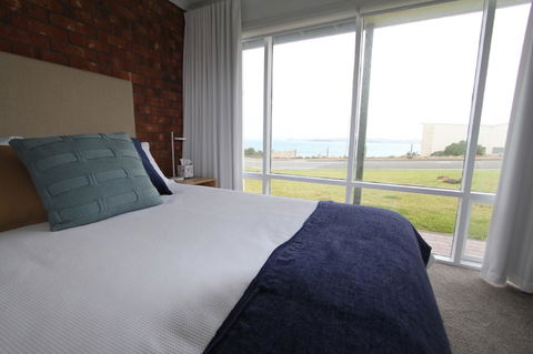Southern Sands\' Beachfront Apartment - Perths Hotel 12