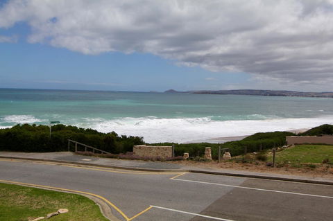 Southern Sands\' Beachfront Apartment - Perths Hotel 0