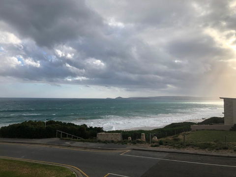 Southern Sands\' Beachfront Apartment - Perths Hotel 17