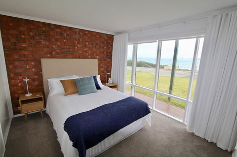 Southern Sands\' Beachfront Apartment - Perths Hotel 13