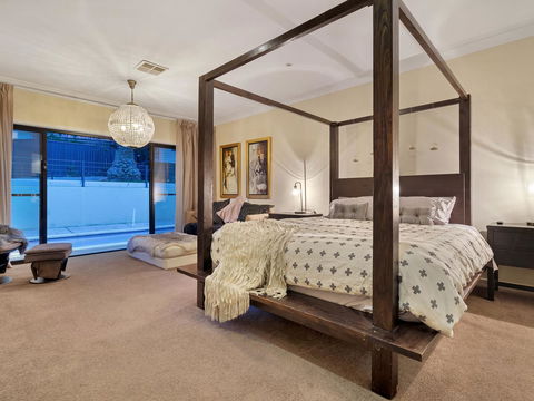 City-Barossa Gateway - Perths Hotel 0
