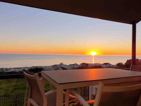 Luxurious 3 Bedroom Beachfront - Panoramic Views - Perths Hotel 0
