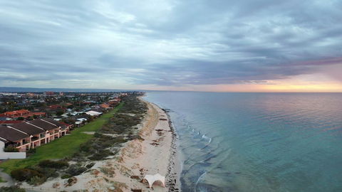 Luxurious 3 Bedroom Beachfront - Panoramic Views - Perths Hotel 1