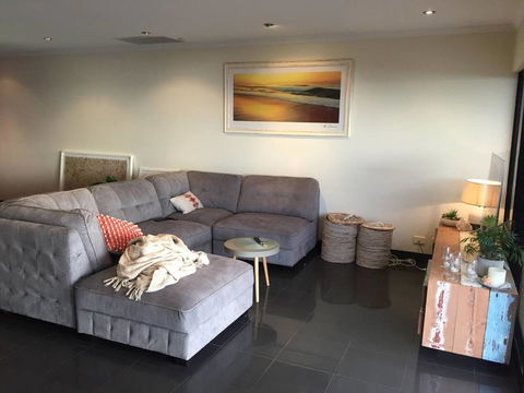 Luxurious 3 Bedroom Beachfront - Panoramic Views - Perths Hotel 4