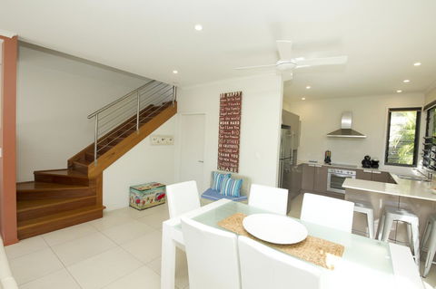 Boom 6 Boomerang Beach - Perths Hotel 13