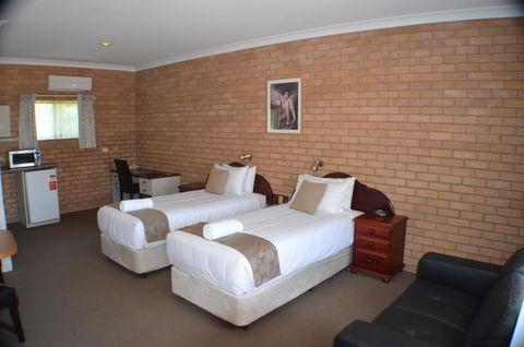 Deer Park Motor Inn Armidale - Perths Hotel 3