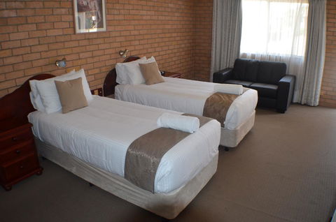 Deer Park Motor Inn Armidale - Perths Hotel 4
