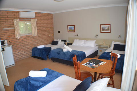 Deer Park Motor Inn Armidale - Perths Hotel 9