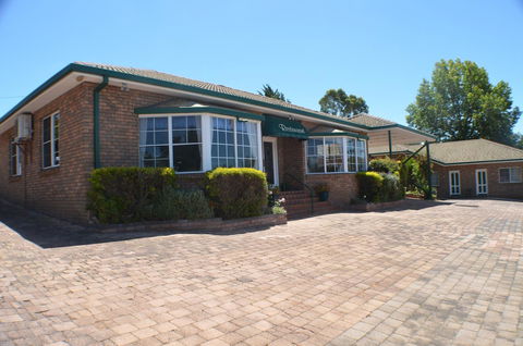Deer Park Motor Inn Armidale - Perths Hotel 32