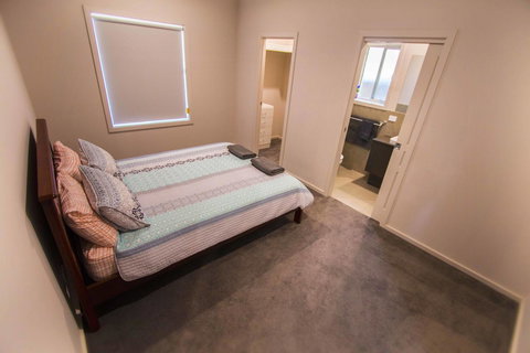 Serene Shores - Perths Hotel 10