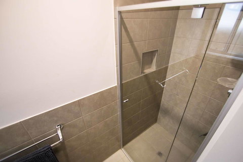 Serene Shores - Perths Hotel 9